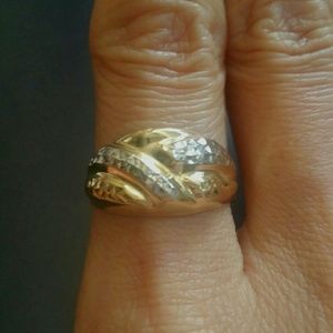 10k Bold Looking Ring